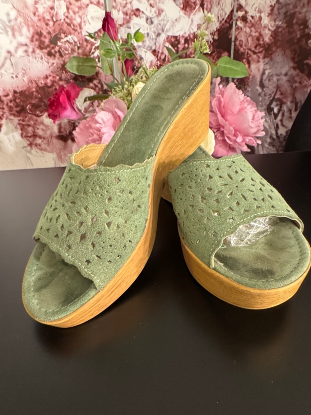 Sotto Sopra Green Suede Laser-Cut Open-Toe Wedge Mules - Picture 6 of 8